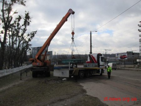 У Житомирі територію навколо військового цвинтаря звільнили від білбордів