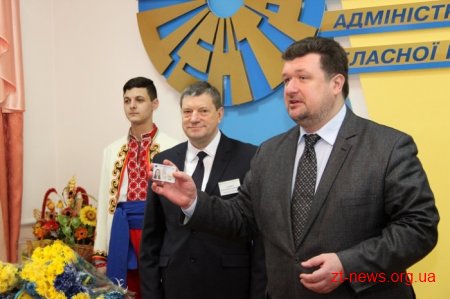 У Житомирі вручили перші паспорти у вигляді id-картки