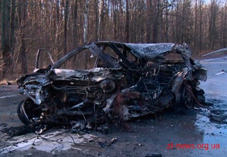 У Житомирському районі "Хонда" в'їхала у фуру і загорілася