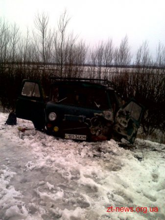 У Малинському районі зіштовхнулись "Вольво" та "УАЗ"