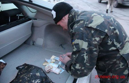 У Житомирі затримали чоловіка, який під виглядом учасника АТО просив милостиню