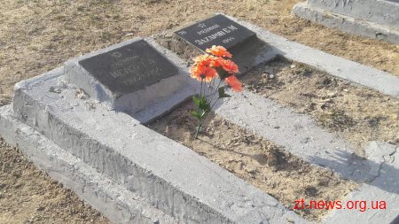 На Смолянському кладовищі відновлено надмогильні споруди