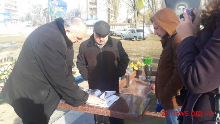 На Смолянському кладовищі відновлено надмогильні споруди