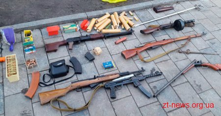 У Житомирі правоохоронці виявили арсенал зброї