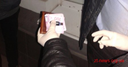 На Житомирщині СБУ затримала на хабарі слідчого поліції