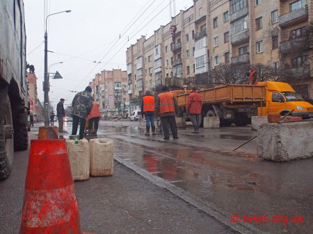 У Житомирі на вул. Східній знову прорвало трубу
