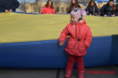 Житомиряни заспівали Державний гімн разом