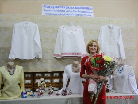 У Житомирі відкрилася персональна виставка медсестри-вишивальниці