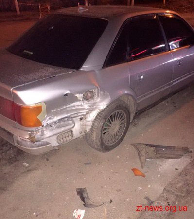У Житомирі легковик зніс огороджувальні конструкції