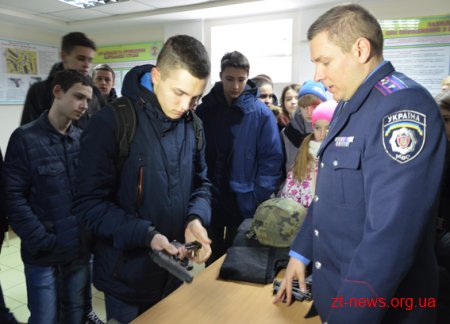 У Житомирі всі бажаючі мали нагоду познайомитися з особливостями професії поліцейського