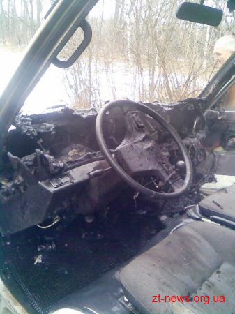 На Житомирщині вогнеборці ліквідували загоряння мікроавтобуса
