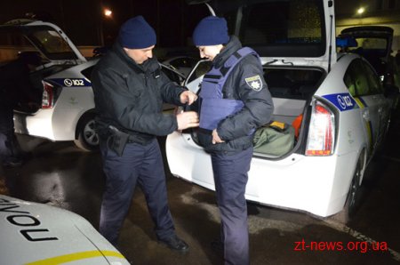 У Житомирі безпеку та спокій людей уночі вперше охороняла нова патрульна поліція