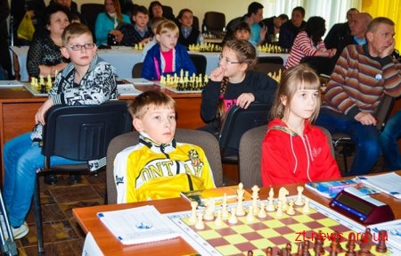 У Житомирі змагаються шахісти з усієї України