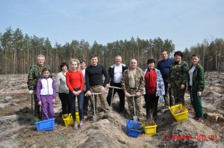 Діти та представники влади посадили ліс на Житомирщині