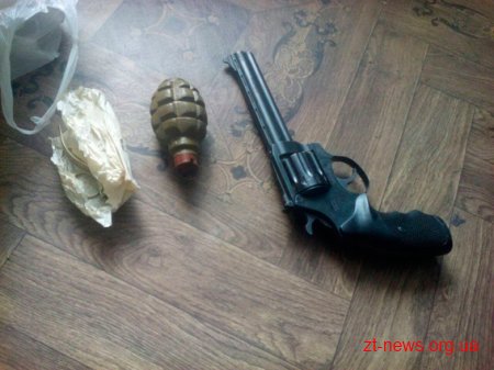 У Бердичеві в чоловіка вилучили тротил та гранати