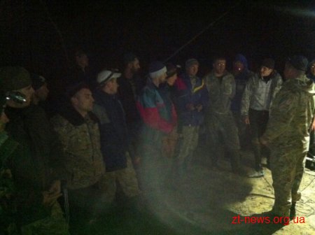 На Житомирщині СБУ припинила діяльність бригади видобувачів бурштину