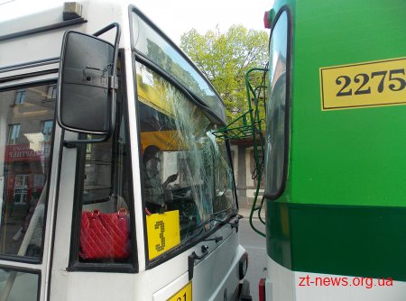 В центрі Житомира зіткнулися два тролейбуси