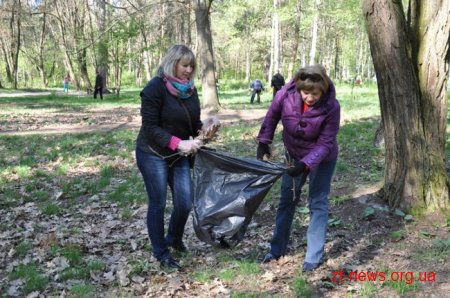 16 машин сміття, посаджені алеї горобини, клену та квітів – результати загального прибирання