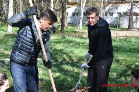 16 машин сміття, посаджені алеї горобини, клену та квітів – результати загального прибирання