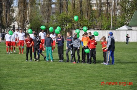 На стадіоні «Спартак» відбулася перша гра аматорського чемпіонату України