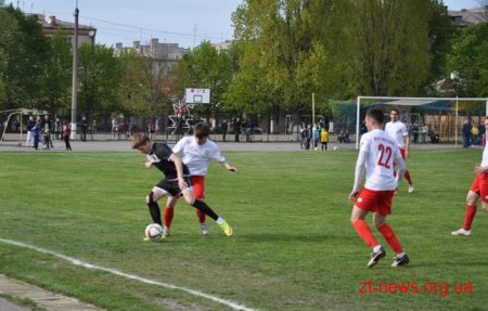 На стадіоні «Спартак» відбулася перша гра аматорського чемпіонату України