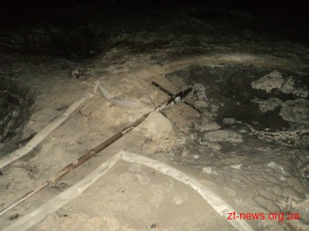 На Житомирщині затримали 2 групи нелегальних бурштинокопачів