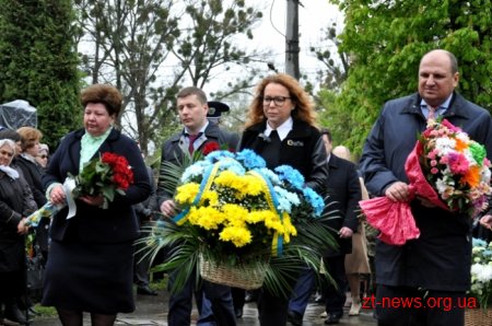 Сотні людей у Житомирі вшанували Героїв-чорнобильців