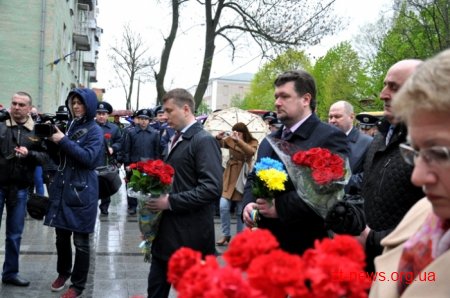 Сотні людей у Житомирі вшанували Героїв-чорнобильців