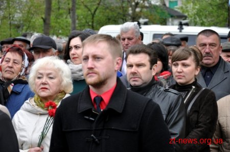 Сотні людей у Житомирі вшанували Героїв-чорнобильців