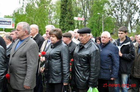 Сотні людей у Житомирі вшанували Героїв-чорнобильців