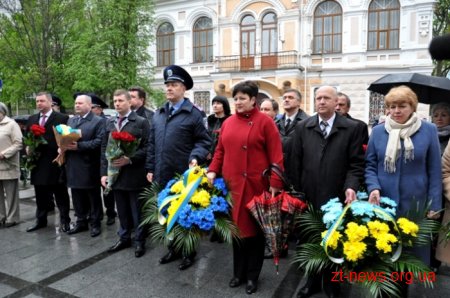 Сотні людей у Житомирі вшанували Героїв-чорнобильців