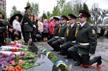 Сотні людей у Житомирі вшанували Героїв-чорнобильців