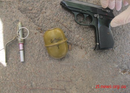 На Житомирщині поліція затримала жінку з боєприпасами у дитячому візочку