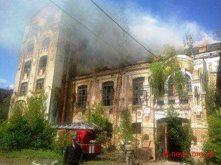 У Бердичеві горіла будівля на території колишнього цукрового заводу