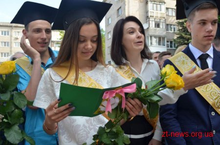 Останній дзвінок пролунав для житомирських випускників