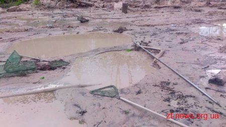 На Житомирщині відразу 3 групи бурштиношукачів-нелегалів затримали поліцейські