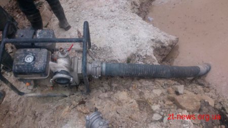 На Житомирщині відразу 3 групи бурштиношукачів-нелегалів затримали поліцейські