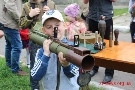 У житомирському Кінологічному центрі поліція влаштувала для дітей показові виступи