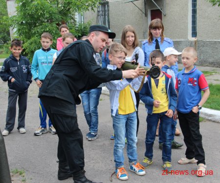У житомирському Кінологічному центрі поліція влаштувала для дітей показові виступи
