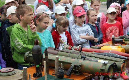 У житомирському Кінологічному центрі поліція влаштувала для дітей показові виступи