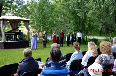 Замок Радомисль зустрів сотні поціновувачів класики