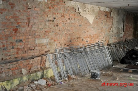 Голова ОДА оглянув, як проходить реконструкція центрального стадіону