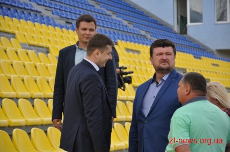 Голова ОДА оглянув, як проходить реконструкція центрального стадіону