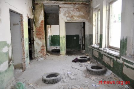 Голова ОДА оглянув, як проходить реконструкція центрального стадіону