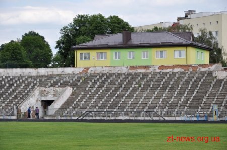Голова ОДА оглянув, як проходить реконструкція центрального стадіону