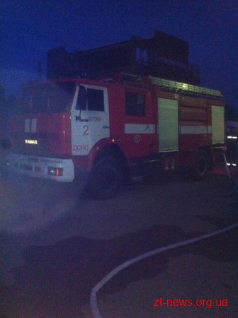 У Житомирі поліція перевіряє обставини загоряння 7 автівок на стоянці