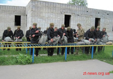 Строковики-десантники проходять 2-місячний курс підготовки