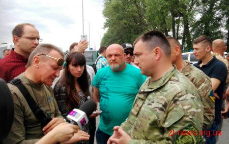 У Житомирському районі перекрили рух транспорту на автодорозі Київ - Чоп