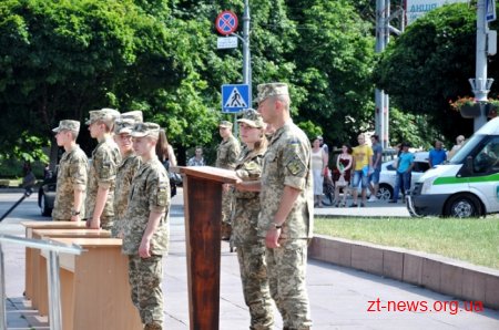 На Соборній площі майбутні офіцери репетирували свій випускний бал
