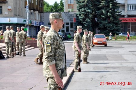На Соборній площі майбутні офіцери репетирували свій випускний бал